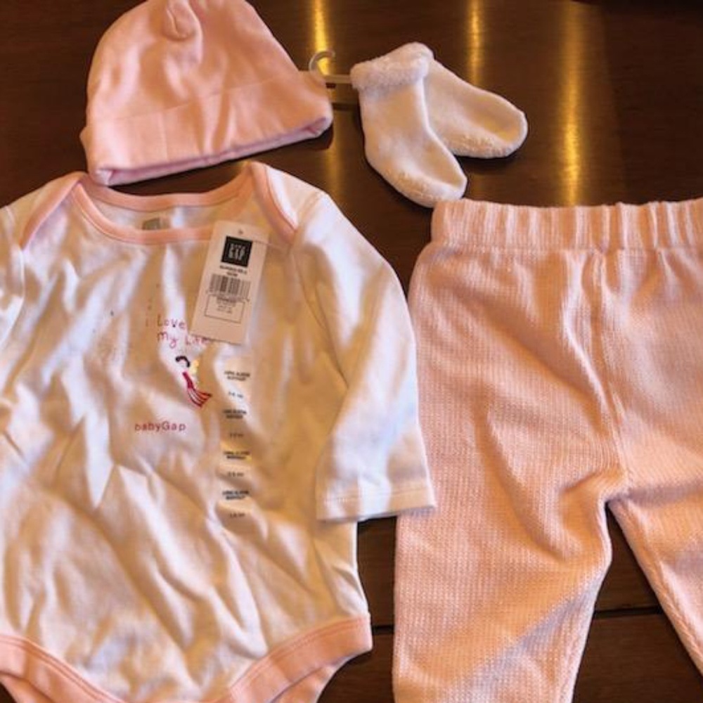 BRAND NEW GAP 3-6m baby clothing set